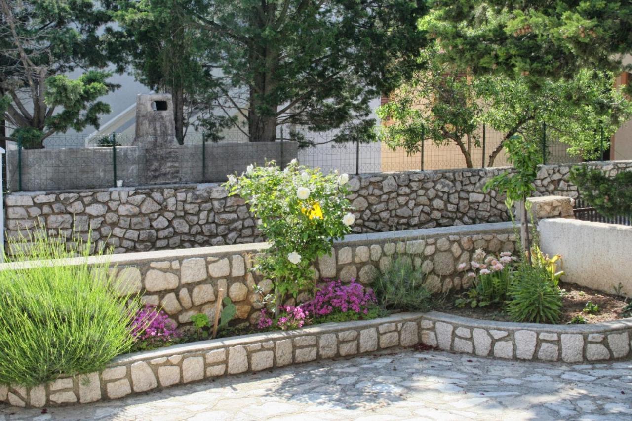 Apartments By The Sea Mandre, Pag - 3084 Kolan Bagian luar foto