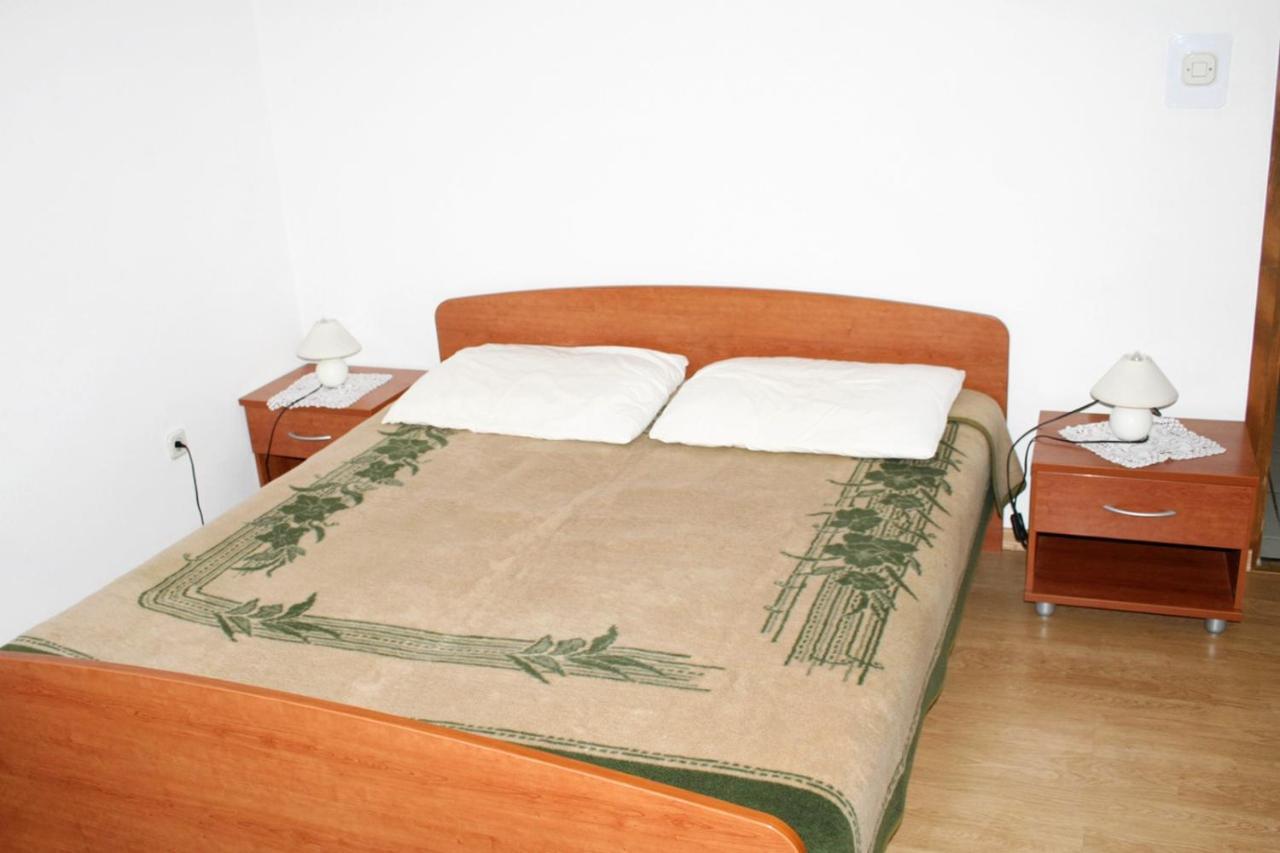 Apartments By The Sea Mandre, Pag - 3084 Kolan Bagian luar foto