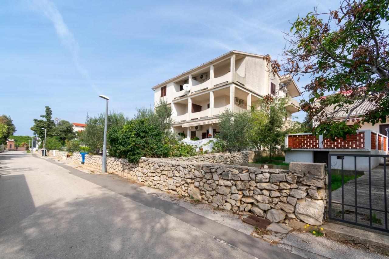 Apartments By The Sea Mandre, Pag - 3084 Kolan Bagian luar foto