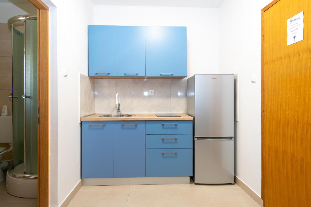 Apartments By The Sea Mandre, Pag - 3084 Kolan Bagian luar foto