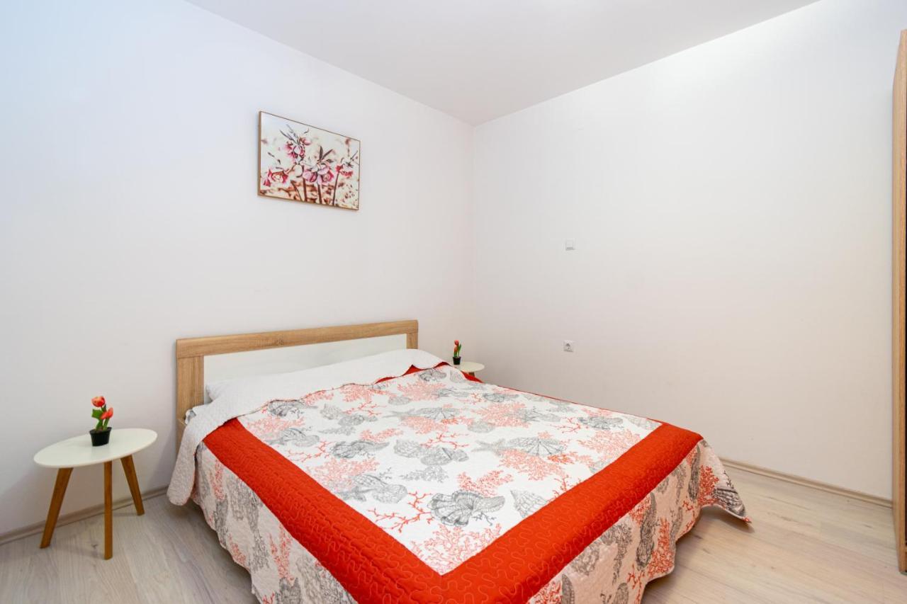 Apartments By The Sea Mandre, Pag - 3084 Kolan Bagian luar foto