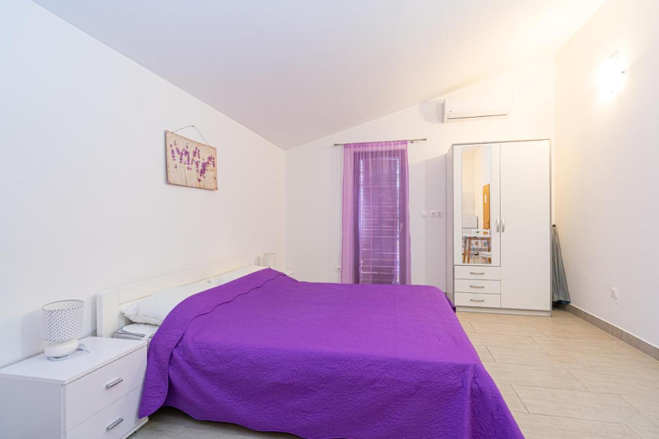 Apartments By The Sea Mandre, Pag - 3084 Kolan Bagian luar foto