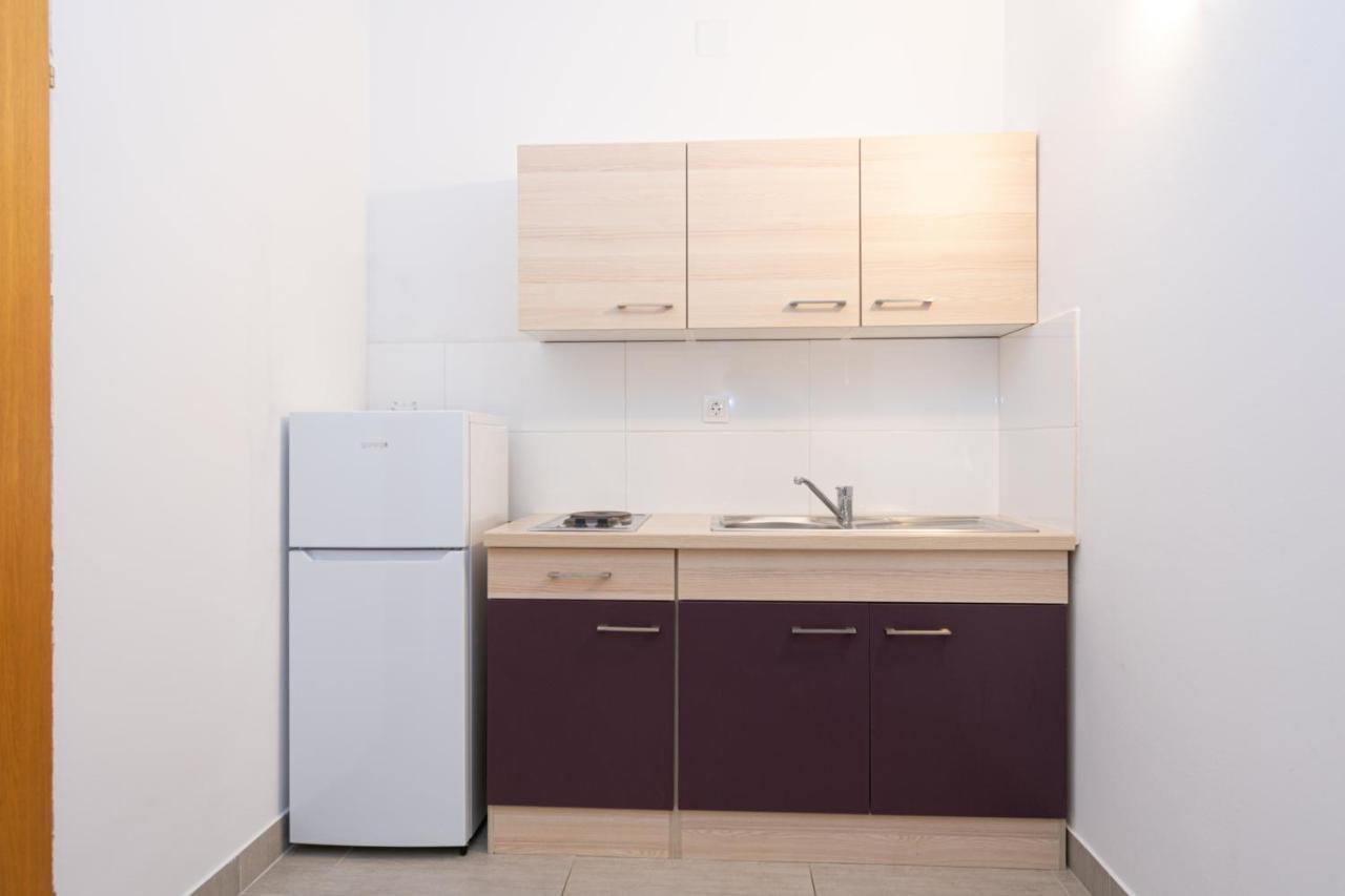 Apartments By The Sea Mandre, Pag - 3084 Kolan Bagian luar foto