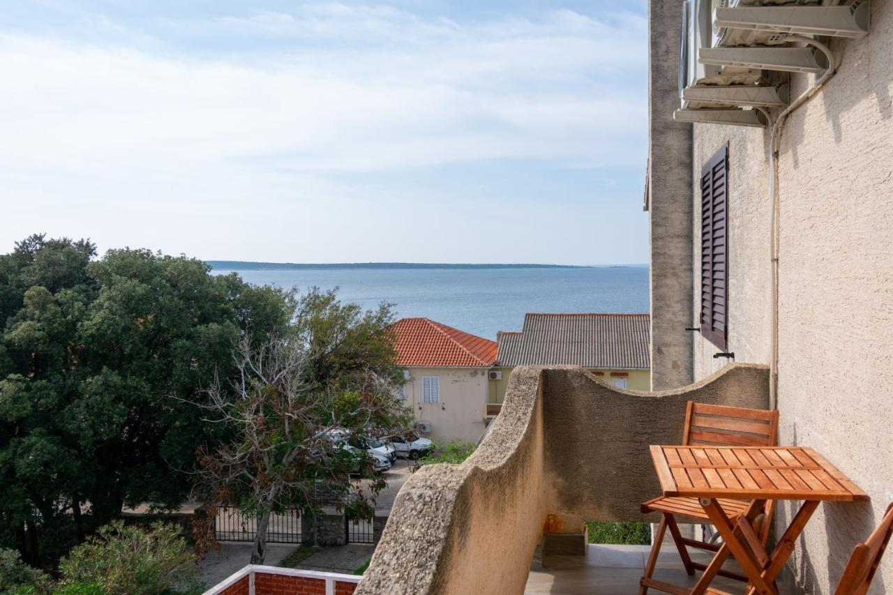 Apartments By The Sea Mandre, Pag - 3084 Kolan Bagian luar foto