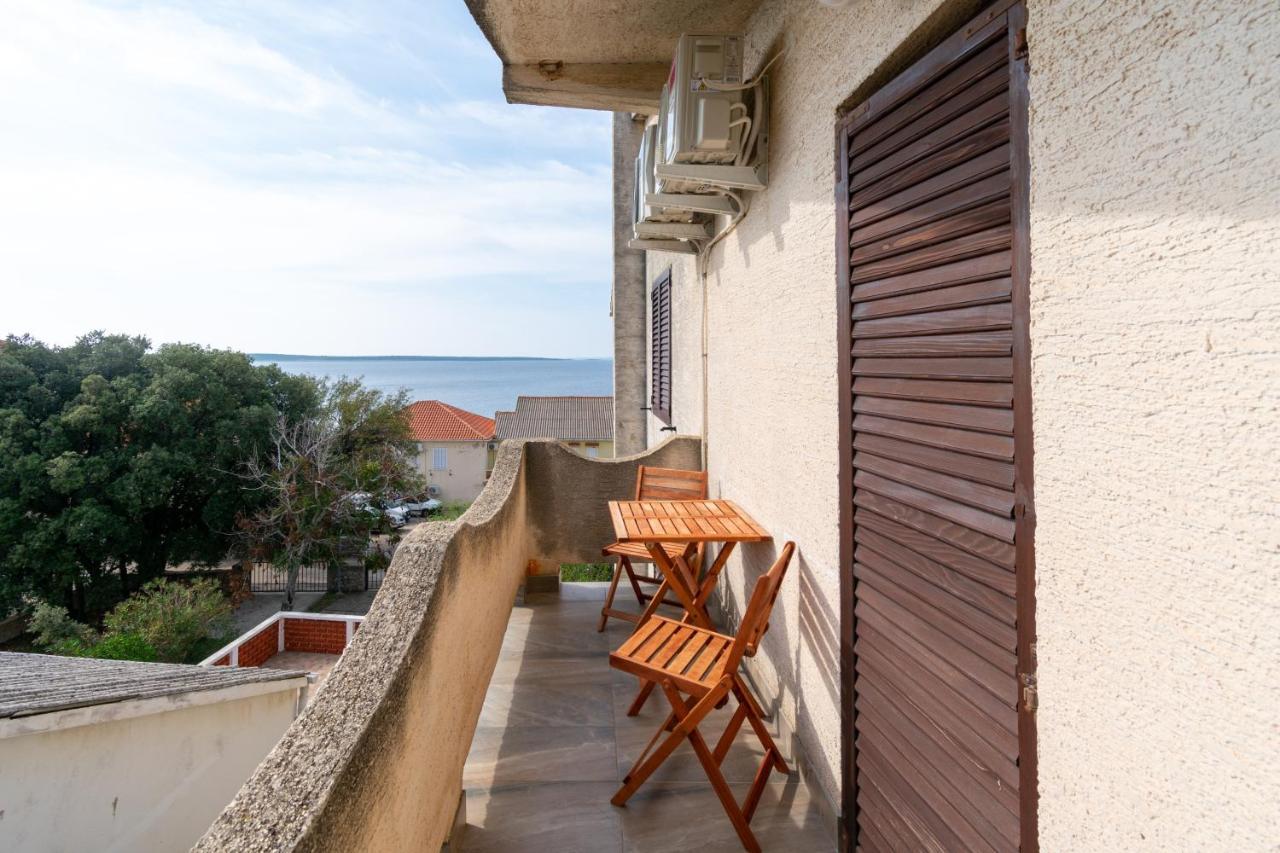 Apartments By The Sea Mandre, Pag - 3084 Kolan Bagian luar foto