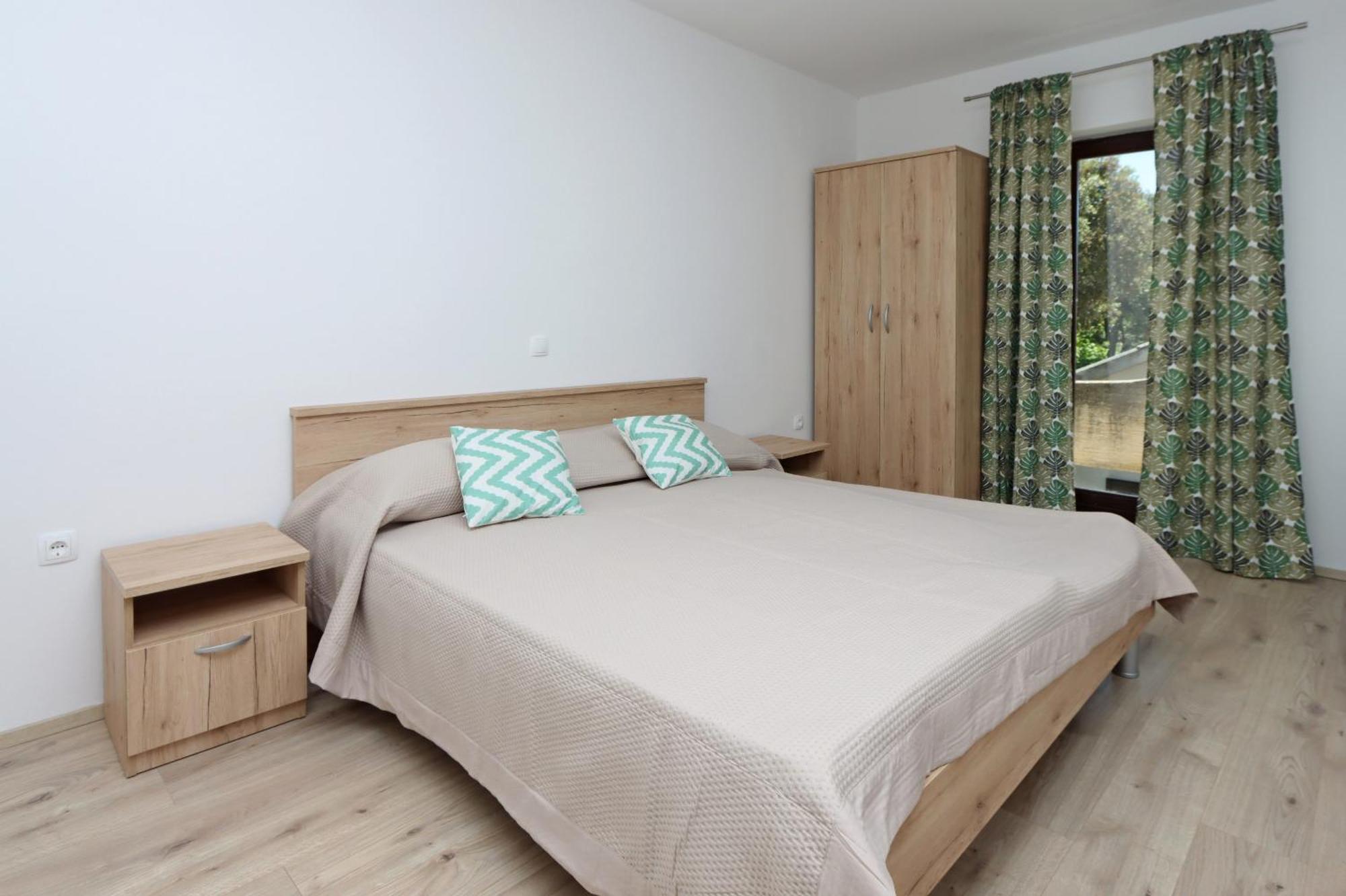 Apartments By The Sea Mandre, Pag - 3084 Kolan Bagian luar foto