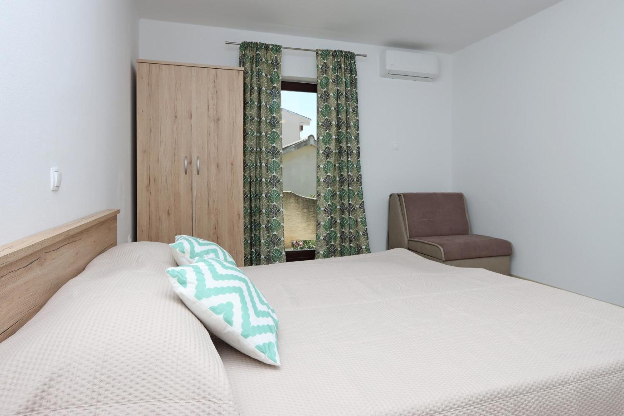 Apartments By The Sea Mandre, Pag - 3084 Kolan Ruang foto