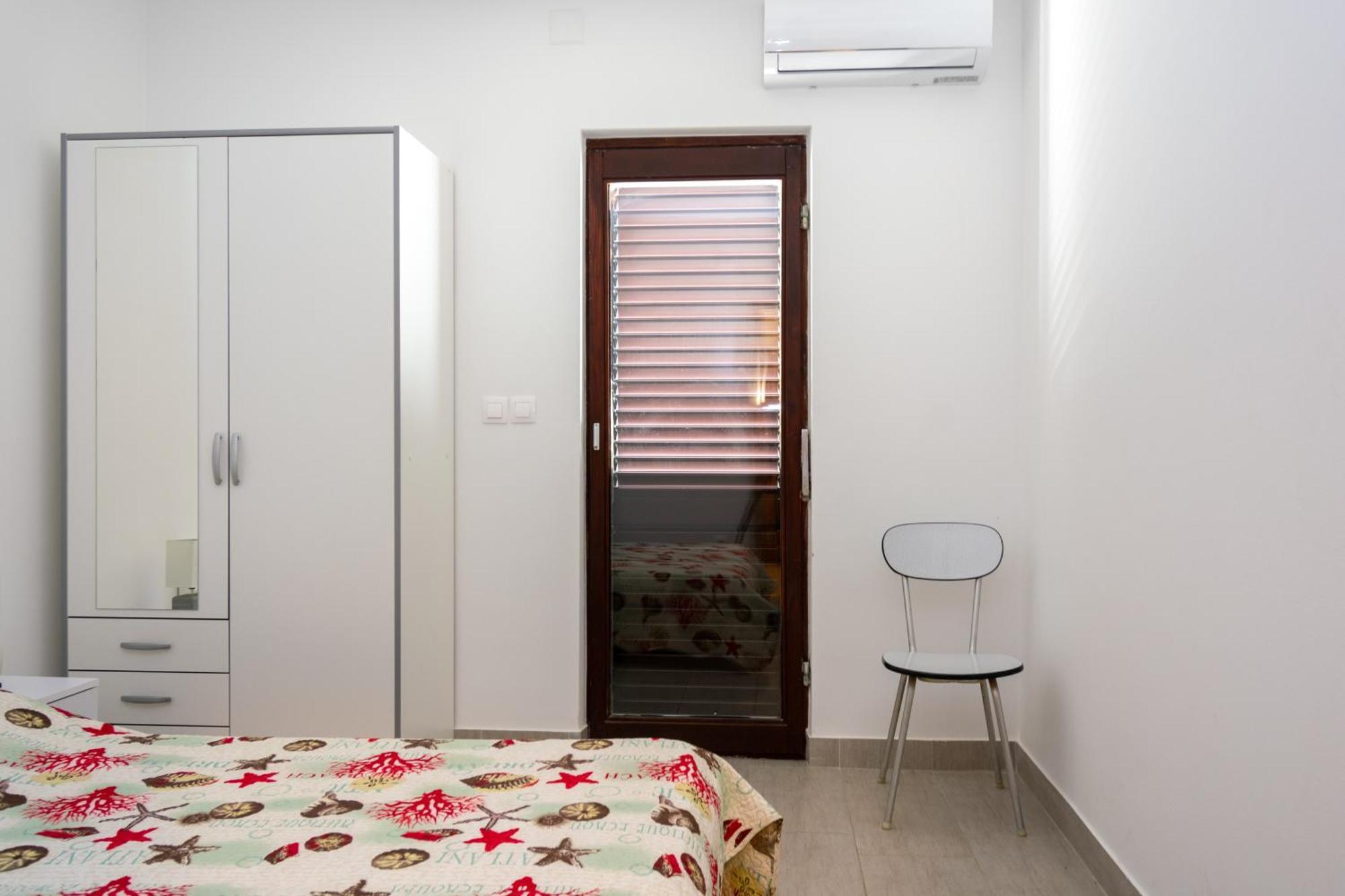 Apartments By The Sea Mandre, Pag - 3084 Kolan Ruang foto