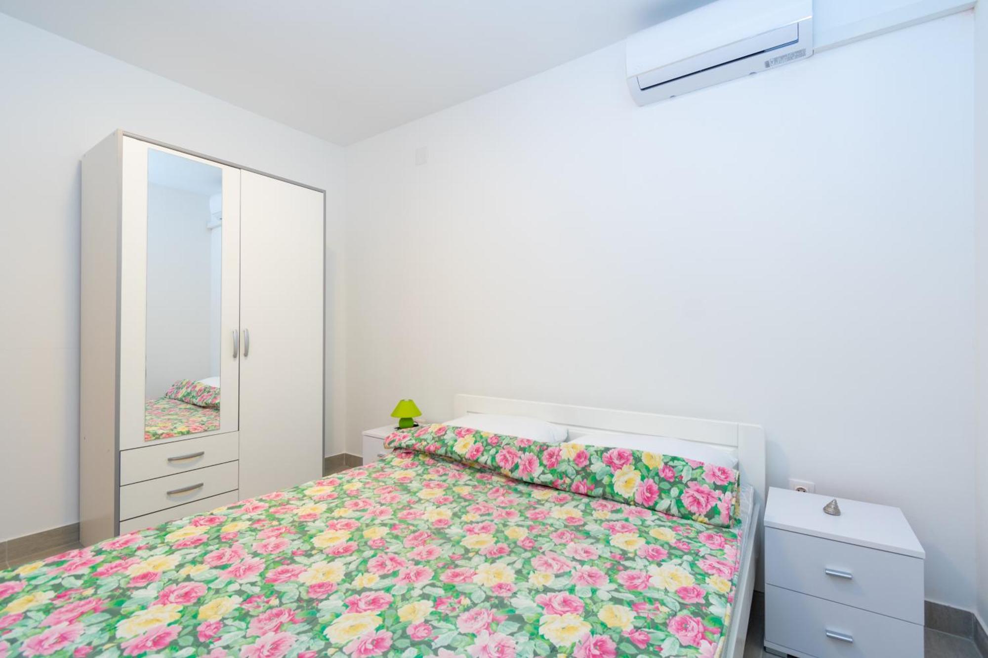 Apartments By The Sea Mandre, Pag - 3084 Kolan Ruang foto