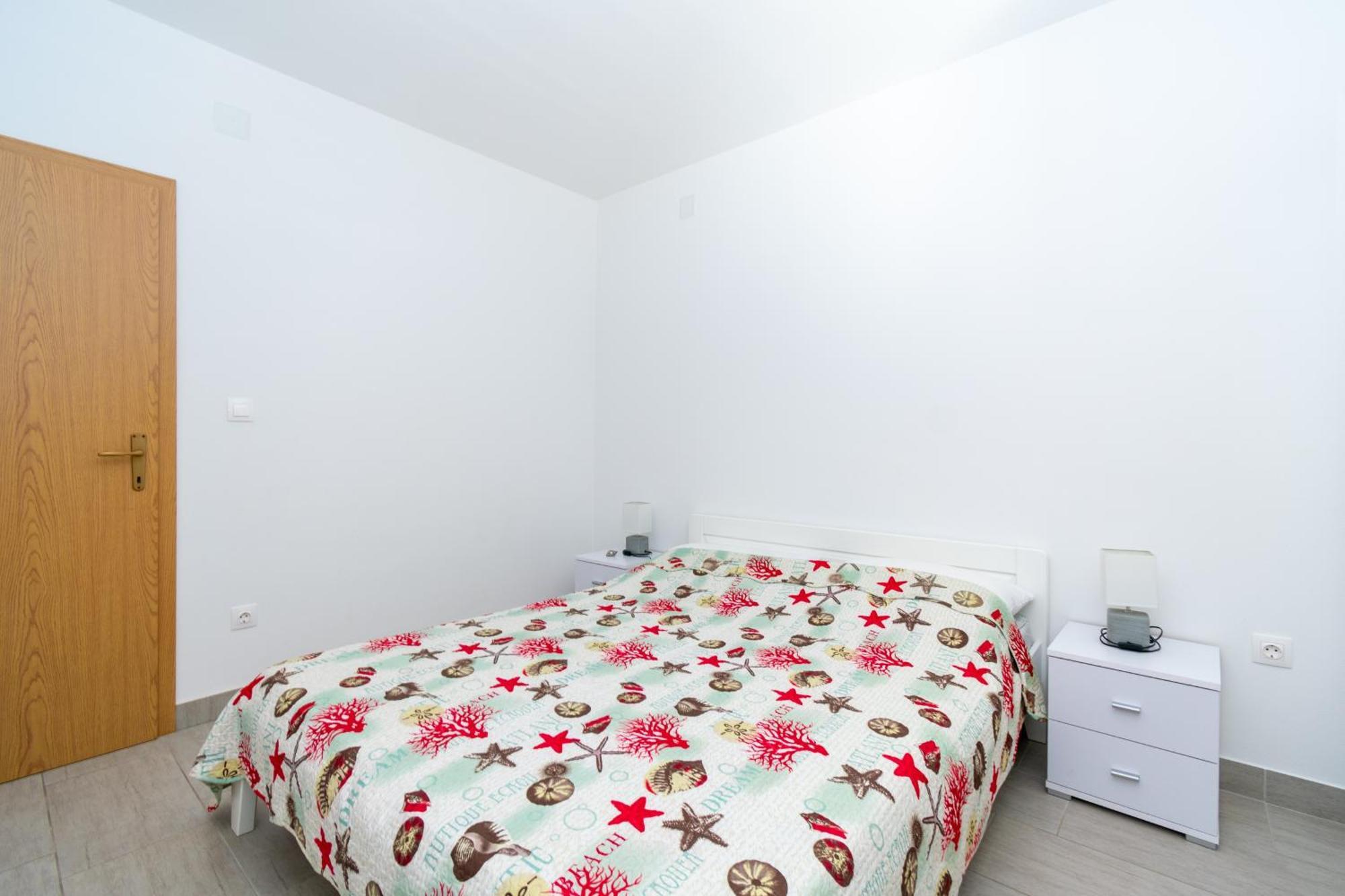 Apartments By The Sea Mandre, Pag - 3084 Kolan Ruang foto