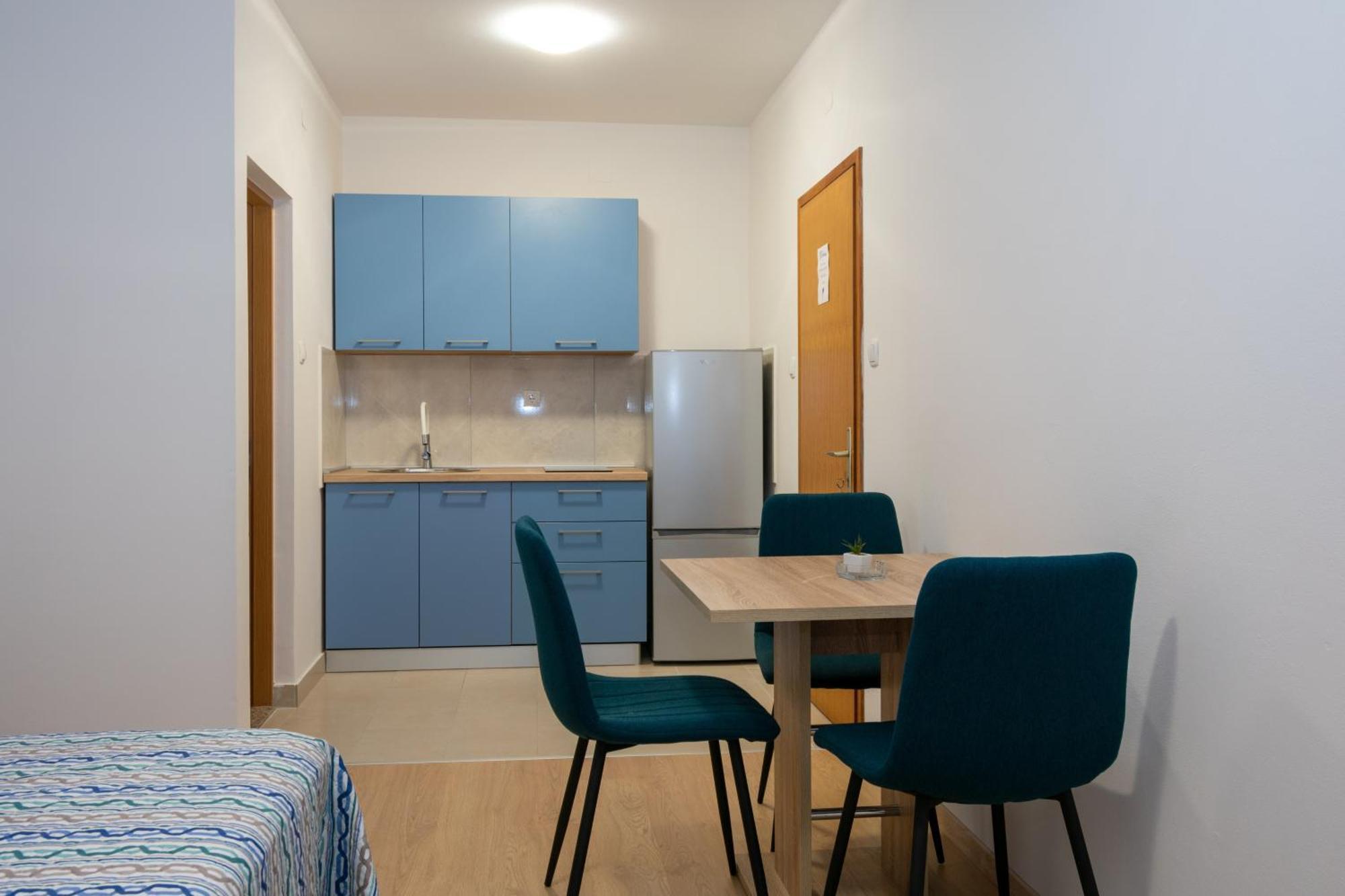 Apartments By The Sea Mandre, Pag - 3084 Kolan Ruang foto